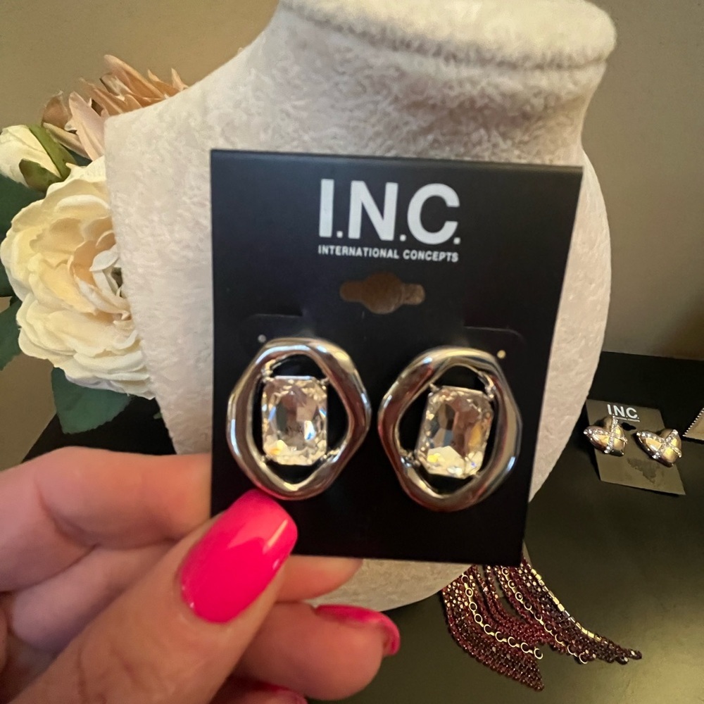 New! INC Silver with Sparkle Middle Stone Pierced Earrings Fashion Jewelry - Picture 7 of 7